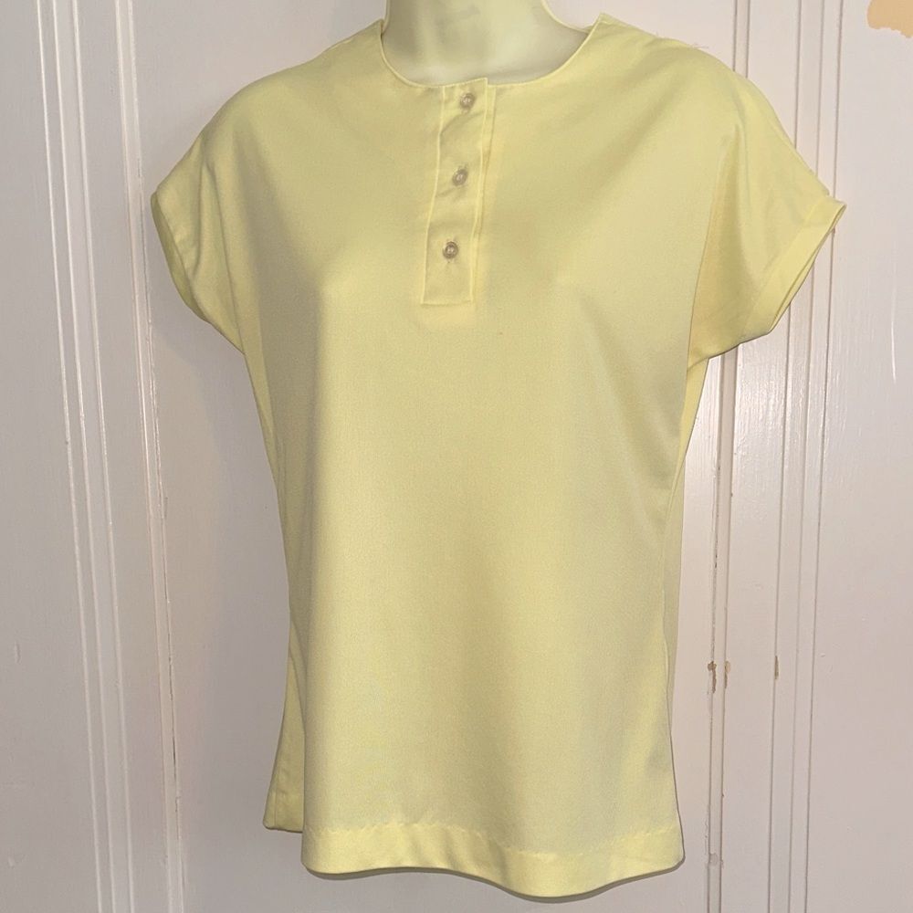 Vintage 70s Lady Arrow Yellow Button-Up Neck Knit‎ Polyester Cap Sleeve Top